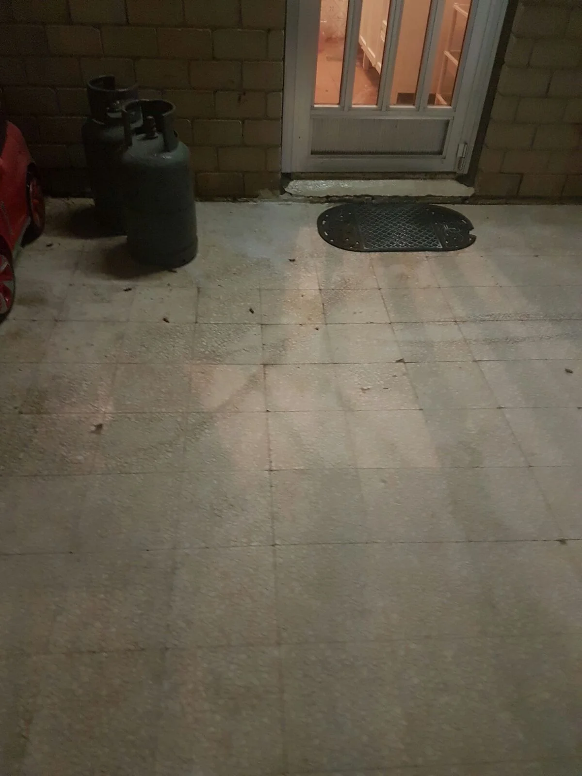 المطبخ أصبح نظيفا بعد الرش